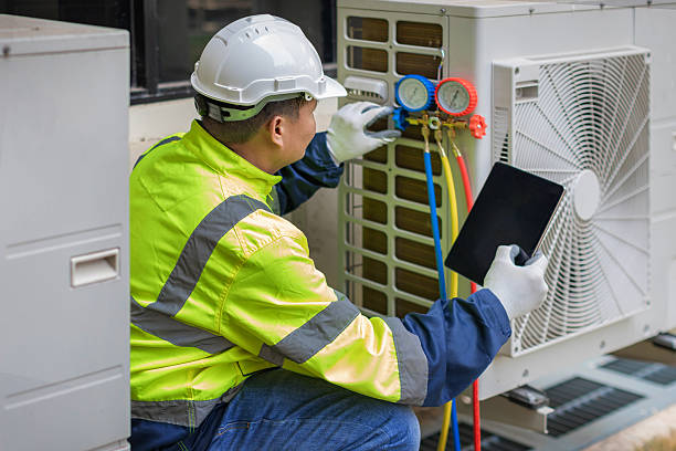 Professional Hvac technician working in Nashville, MI
